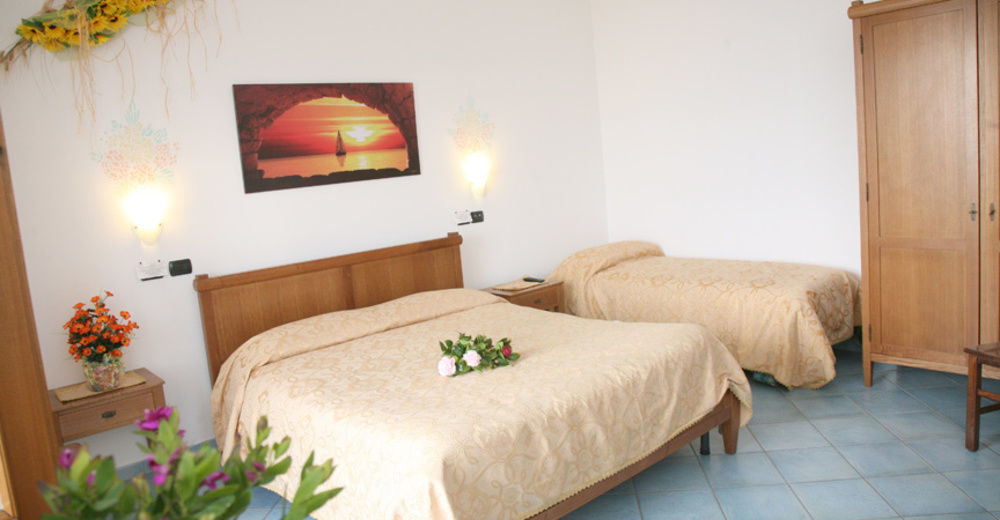 阿杰罗拉 Agriturismo Mare E Monti酒店 外观 照片